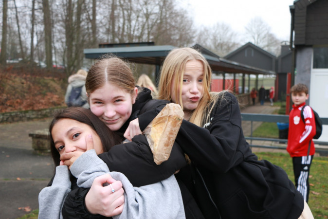 2023-02-21 09-57-47 2